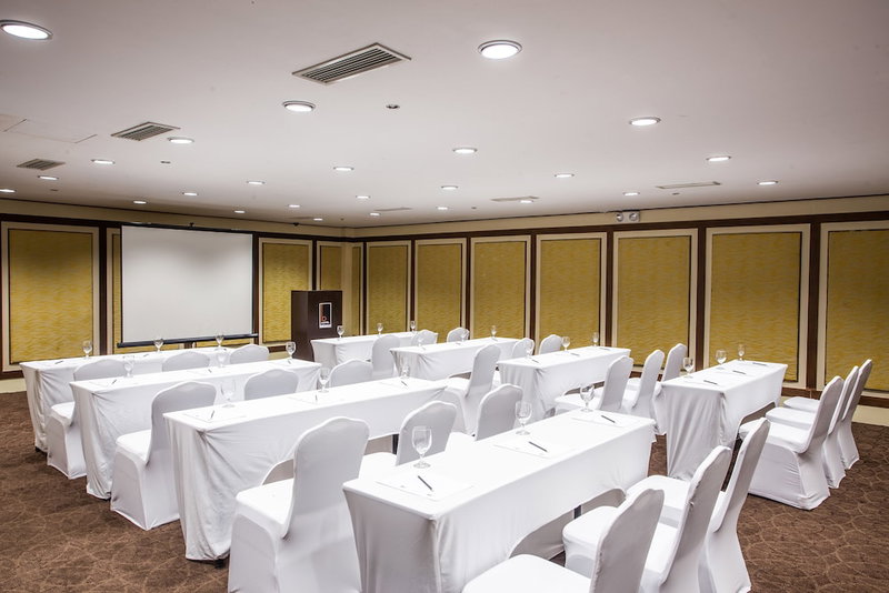 The B Hotel, Banco Filipino Homes, Filipinas
