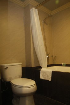 Herald Suites Polaris, Bel Air, Filipinas