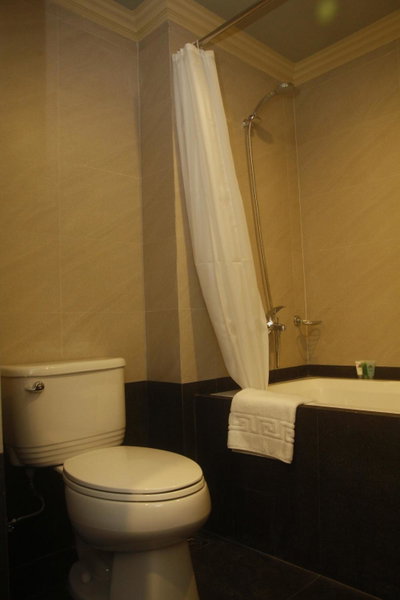 Herald Suites Polaris, Bel Air, Filipinas