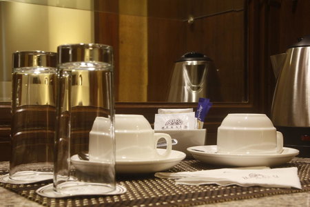 Herald Suites Polaris, Bel Air, Filipinas