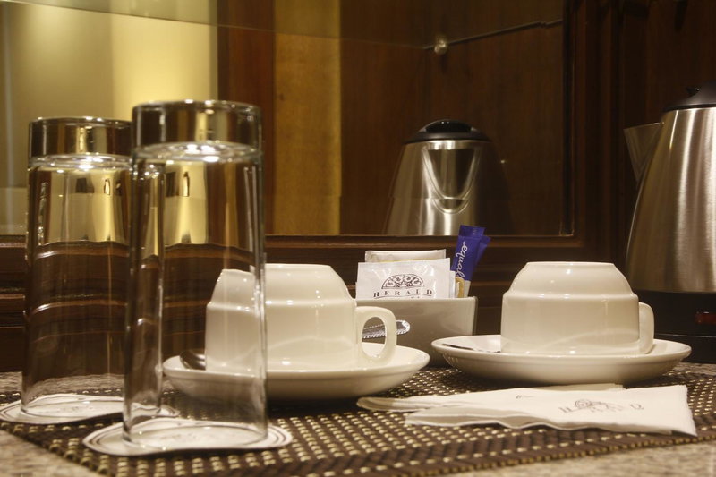 Herald Suites Polaris, Bel Air, Filipinas