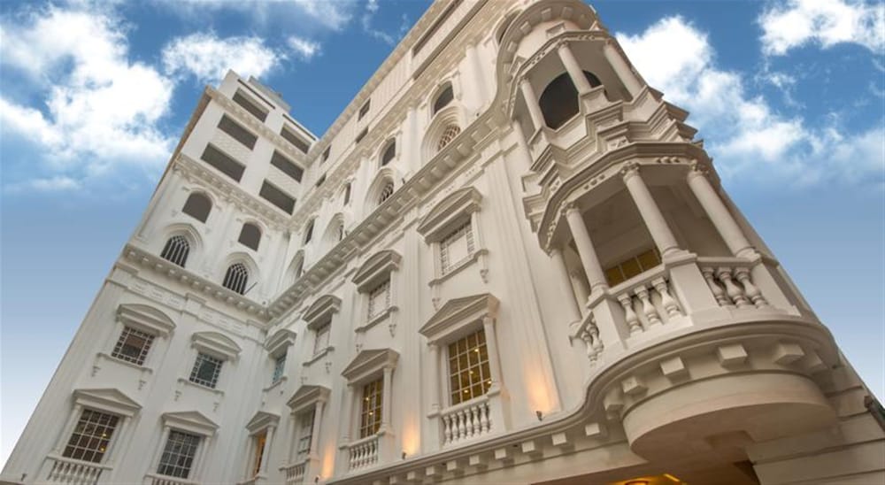 Luxus Grand Hotel, Pakistán