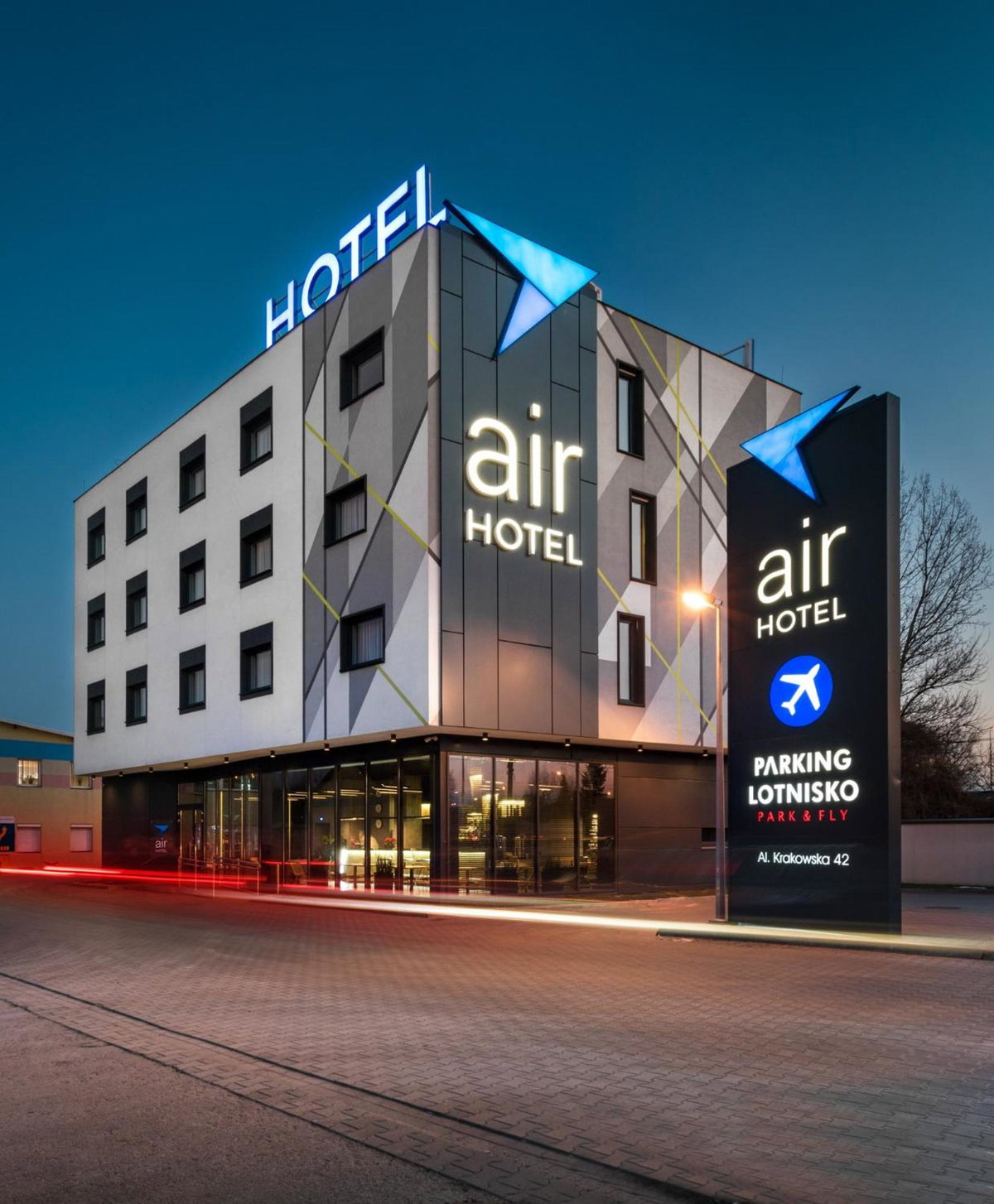 Air Hotel, Polonia