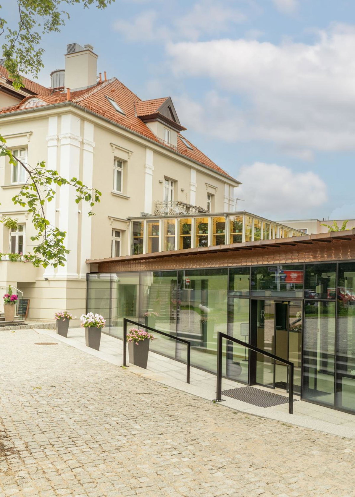 Platinum Residence Boutique, Polonia