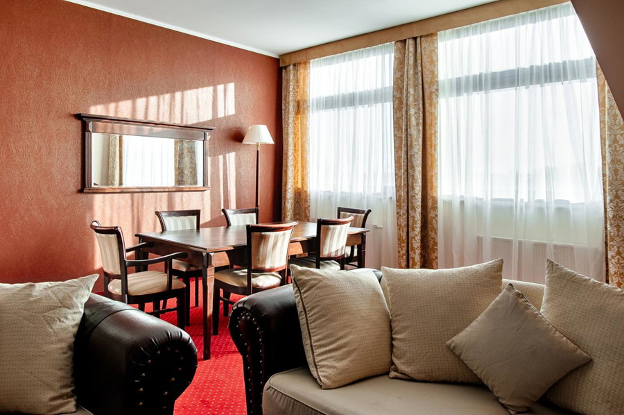 Grand Royal Hotel, Lubon, Польша