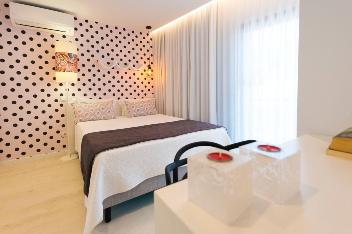 Hotel Magic, Portugal