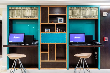 Premier Inn Doha Airport, Doha, Катар