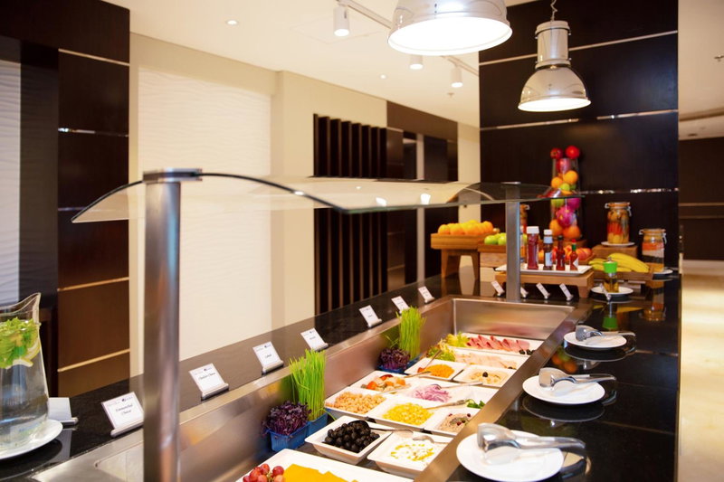 Premier Inn Doha Airport, Doha, Катар