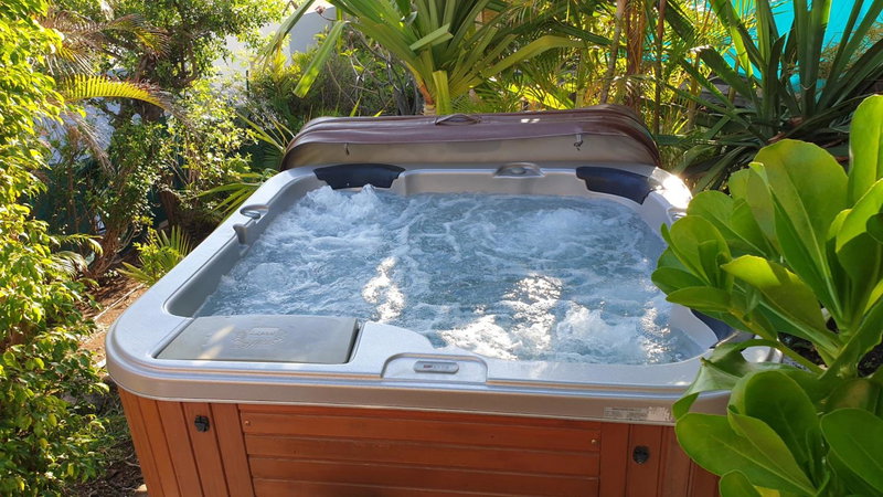 Poz Lagon - chambre d'hôtes - Bungalow pour 2 personnes - Jacuzzi privatif - petit déjeuner - Vue sur le lagon, La Saline les Bains, Reunion