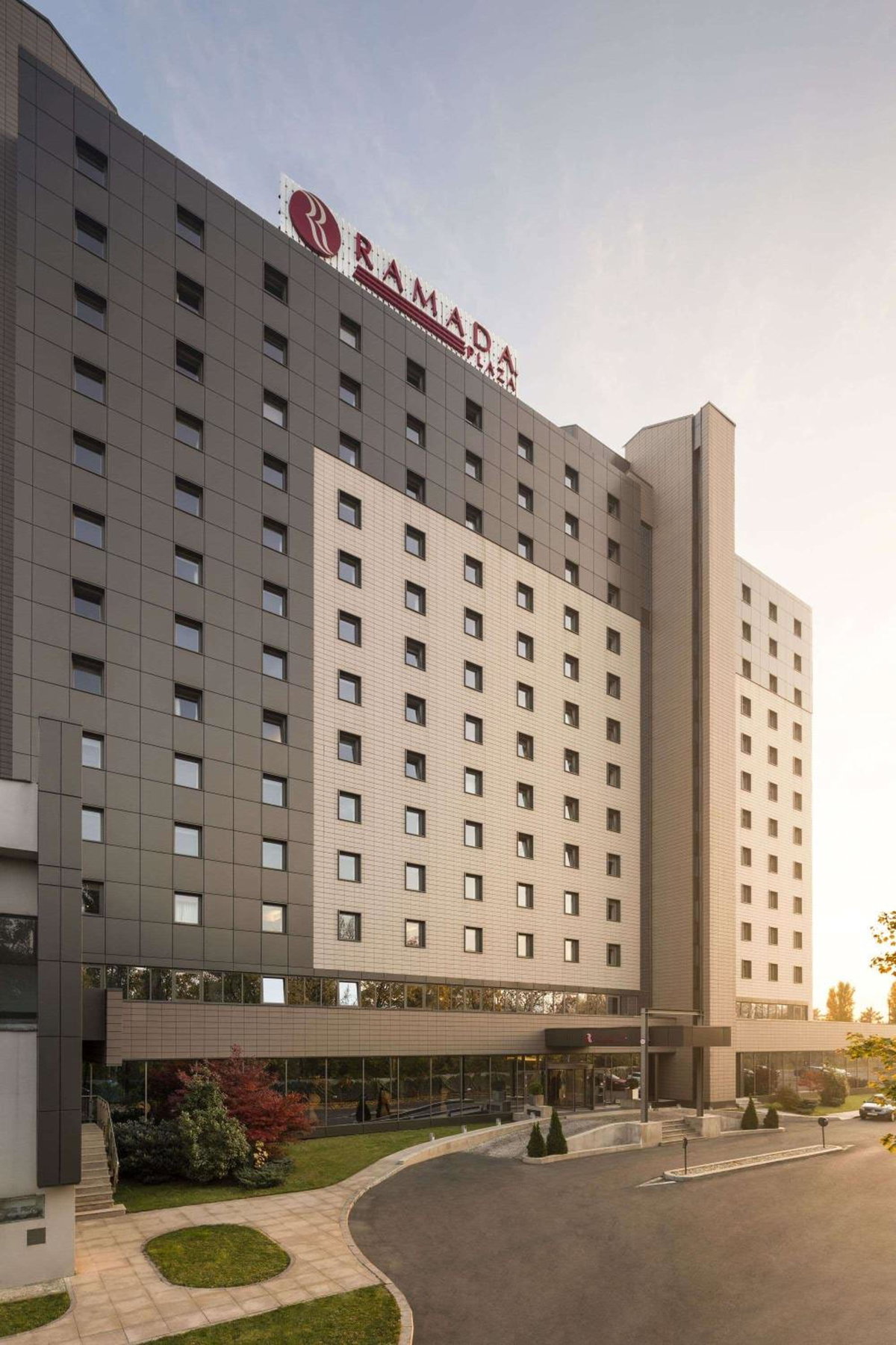 Ramada Plaza by Wyndham Bucharest Convention Center, Румыния