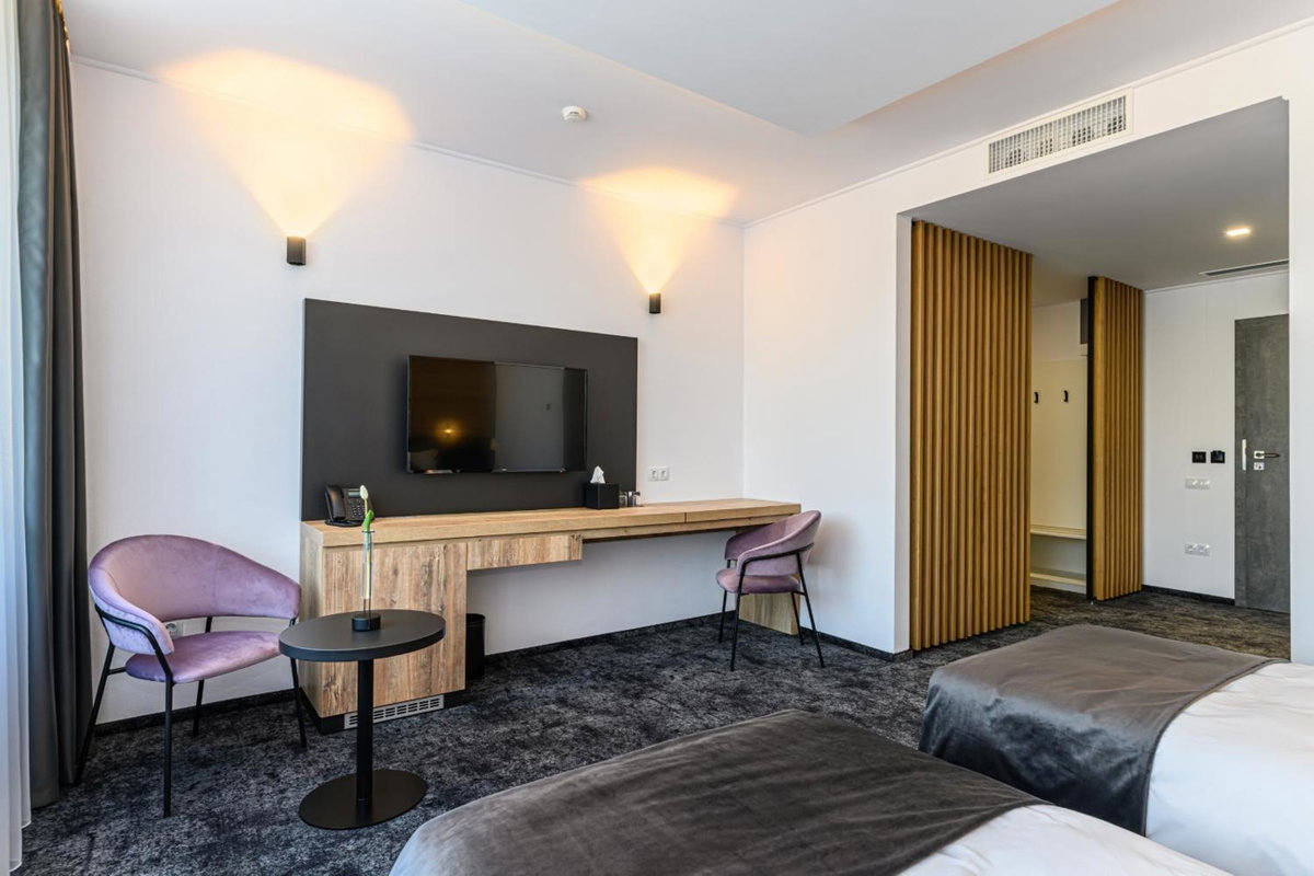 Hotel · B the Hotel, Sfantu Gheorghe