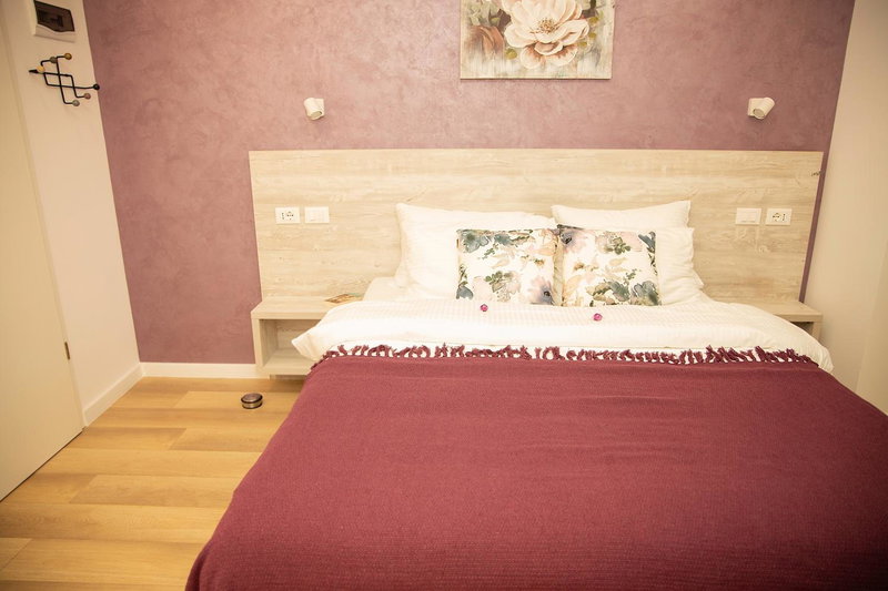 Manolle Boutique, Sector 3, Romania