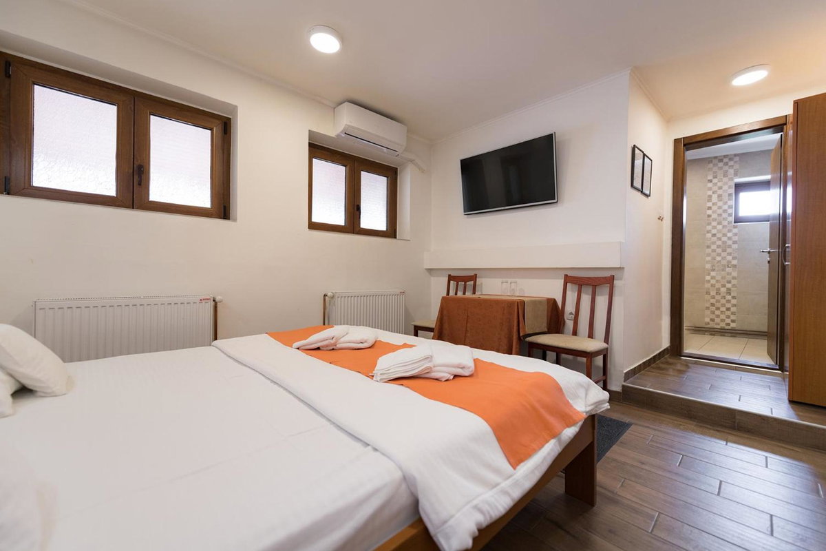 Rooms Gat, Serbie