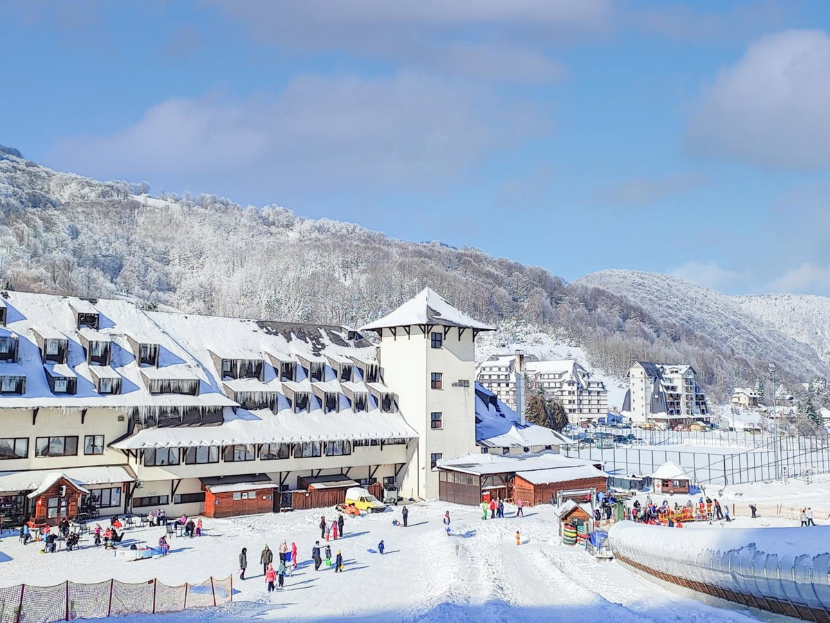 Hotel Junior, Serbie