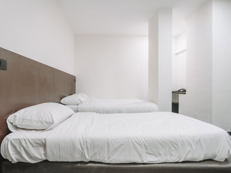 A Hotel Desker, Сингапур, Сингапур