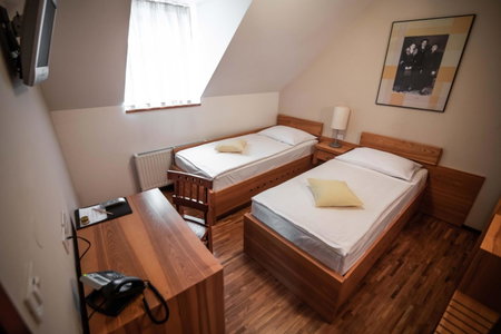 Hotel Dvor Jezersek Brnik, Kranj, Eslovenia