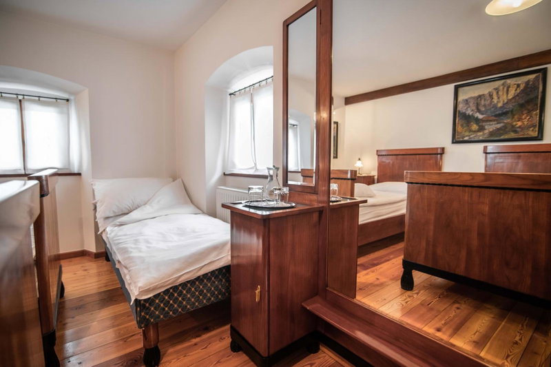 Hotel Dvor Jezersek Brnik, Kranj, Eslovenia