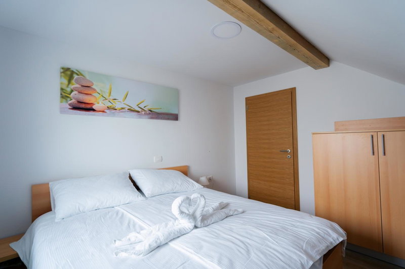 PJ Apartments & Wellness - Hot Tub & Sauna - Free Parking, Cerklje na Gorenjskem, Slovenia