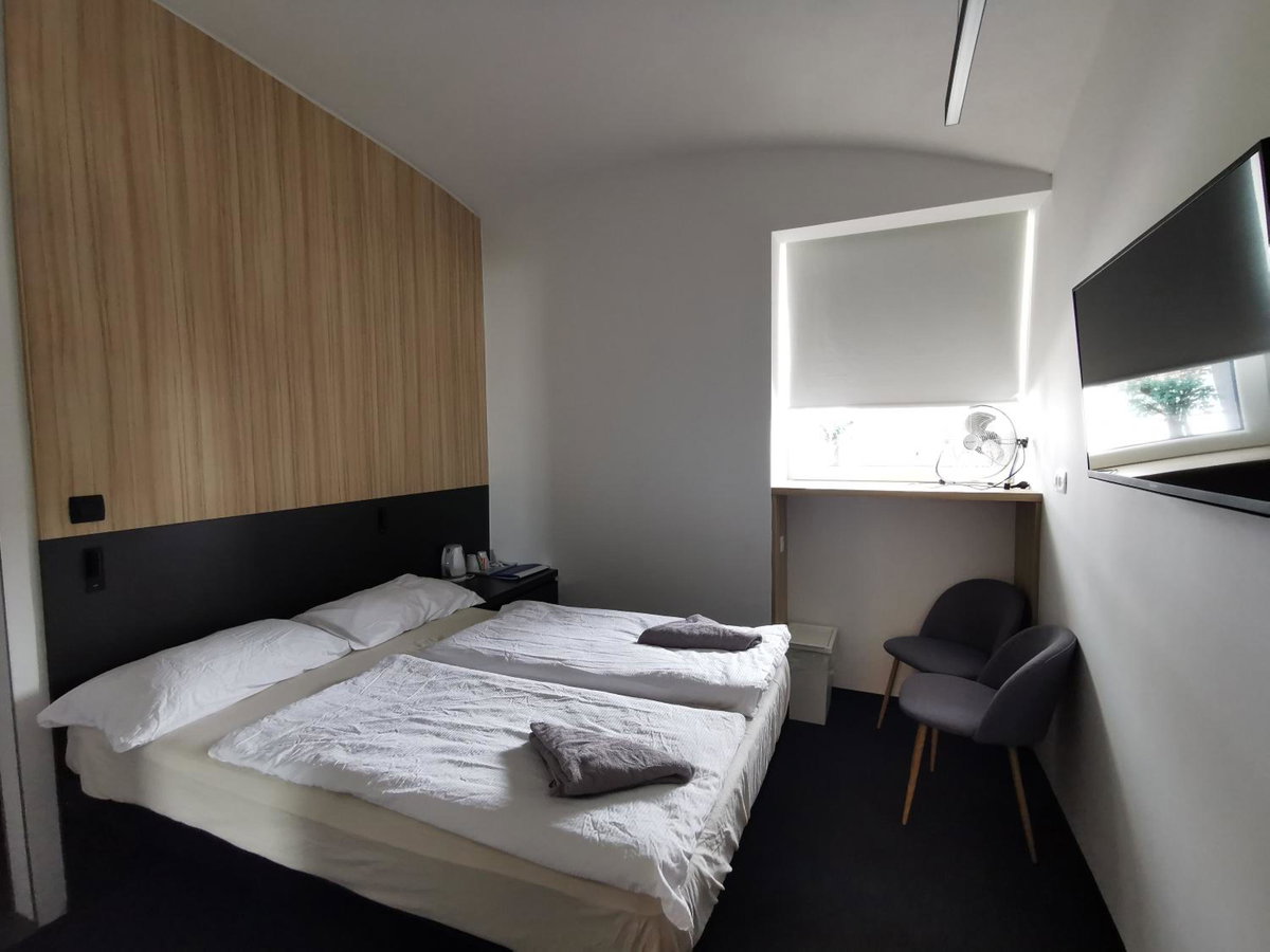 Cha Cha Rooms, Slovenia