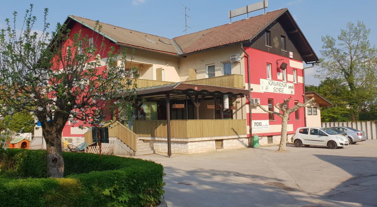 PONI NAKLO - Sobe Marinšek, Slovenia