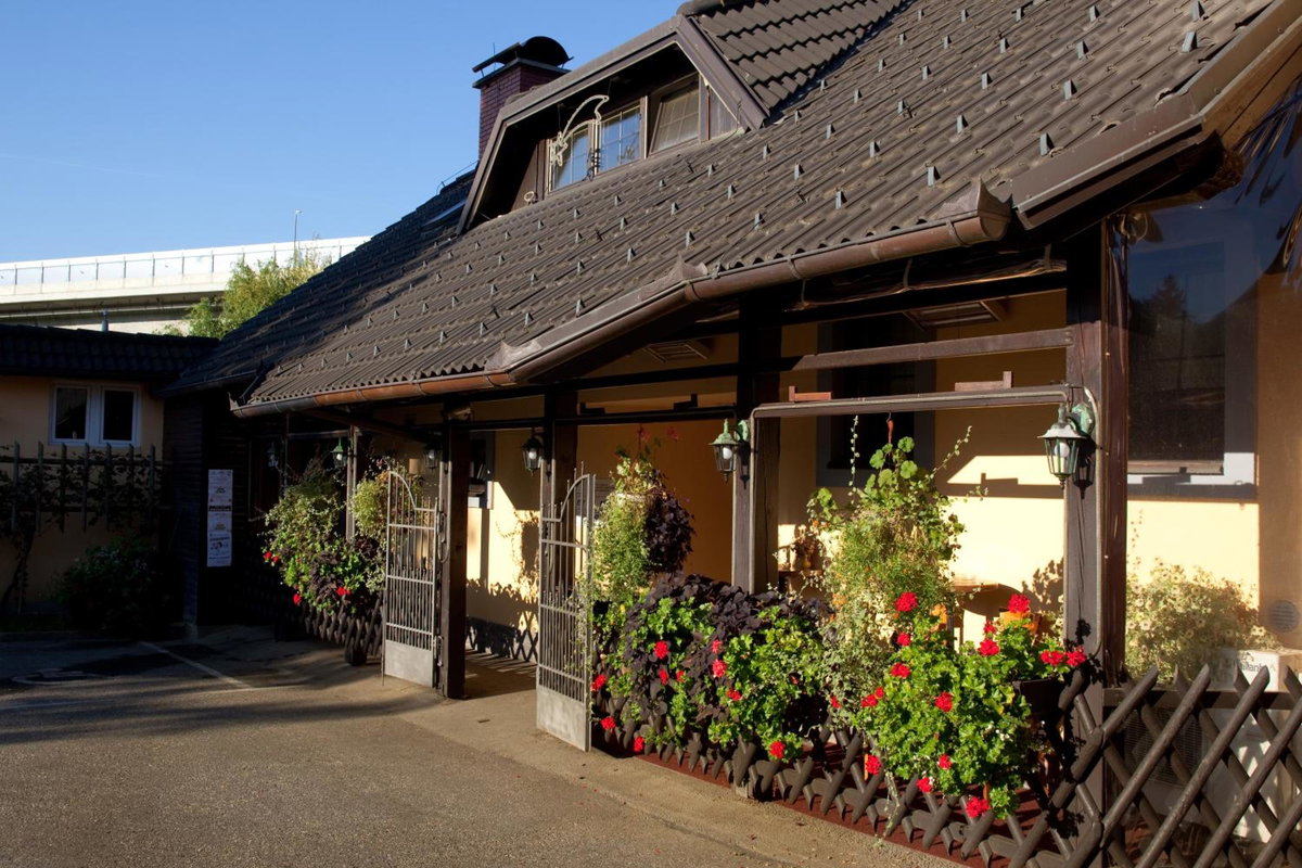 Отель · Črni Baron Pension Black Baron, Maribor