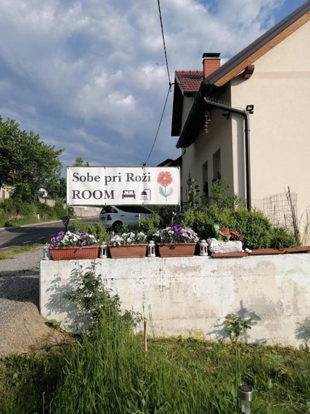 Sobe pri Roži, Postojna, Словения