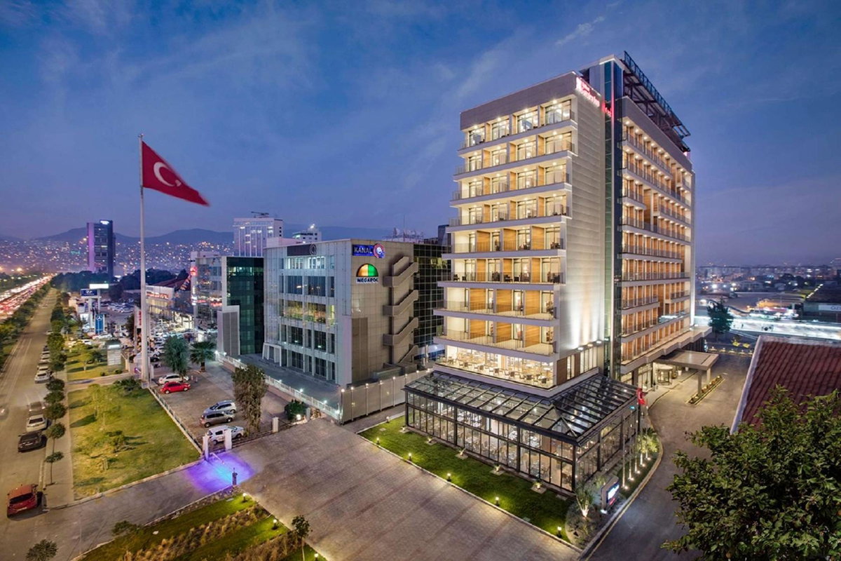 Отель · Hilton Garden Inn Izmir Bayrakli, Izmir