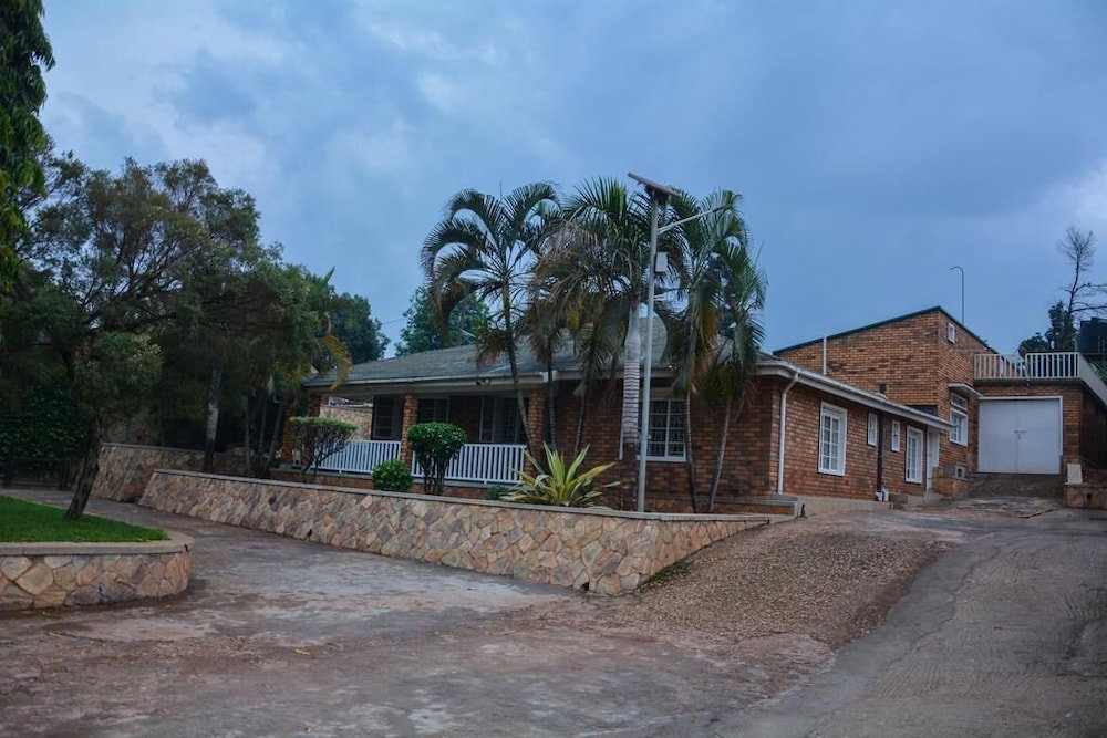 SamWeb Bed and Breakfast, Uganda