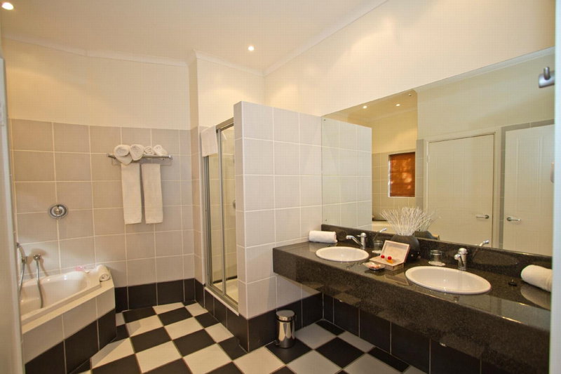 Hlangana Lodge, Oudtshoorn, South Africa