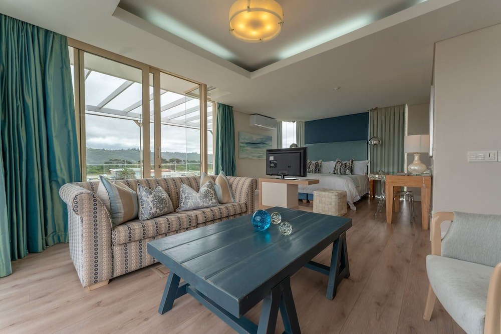 Hotel · Views Boutique Hotel & Spa, George