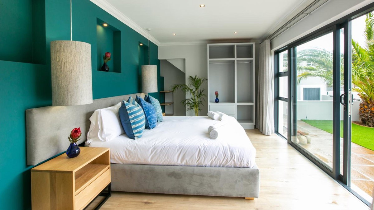 Hout & About Guest House, South Africa