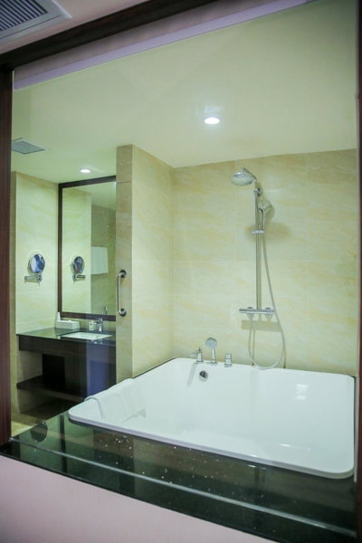 Wyndham Legend Halong, Ha Long, Vietnam