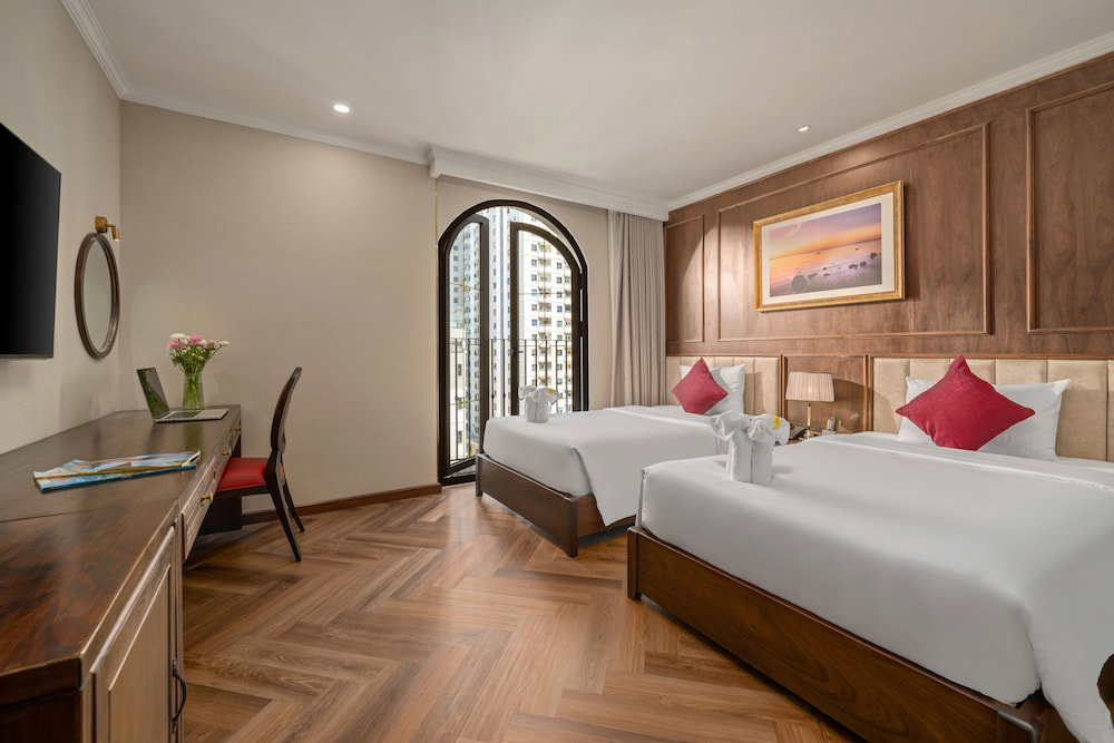 Khách sạn · Golden Lotus Luxury Hotel Da Nang, Đà Nẵng
