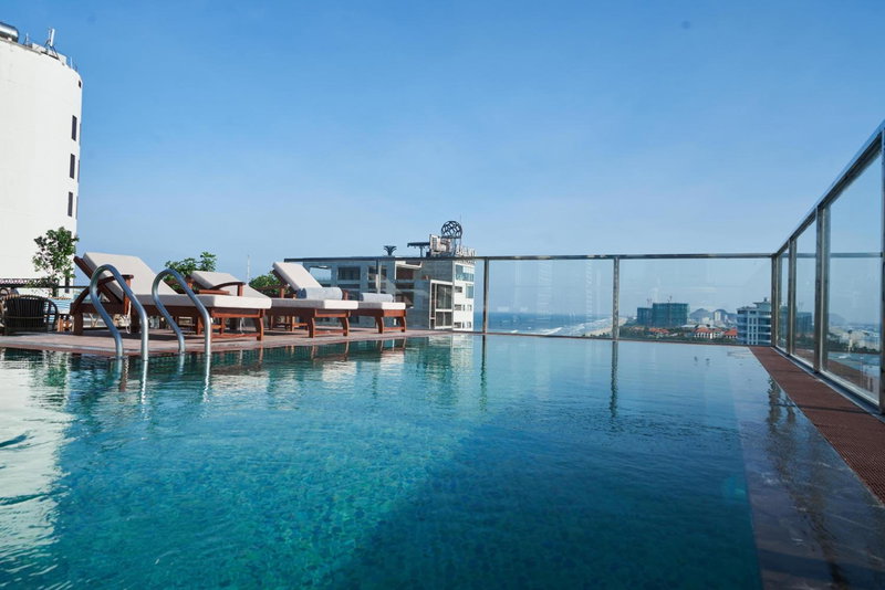 Sofiana My Khe Hotel & Spa - Rooftop Pool Bar - Free 01 Draught Beer and 20-minute Spa per Room, Da Nang, Vietnam