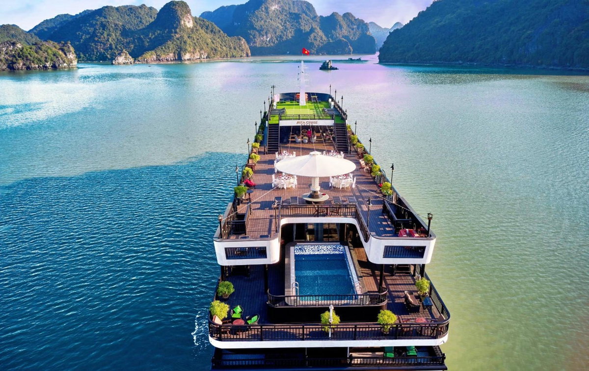 Rita Cruise, Vietnam