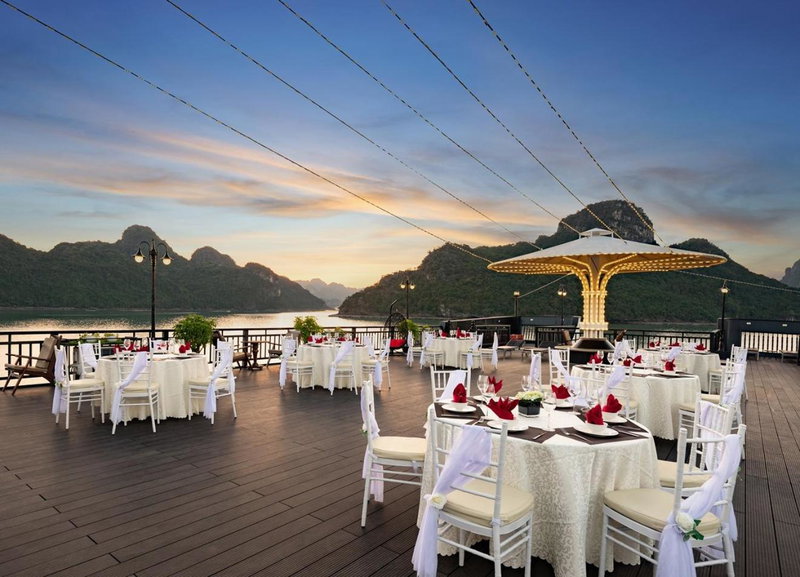 Rita Cruise, Ha Long, Vietnam