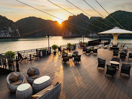 Rita Cruise, Ha Long, Vietnam