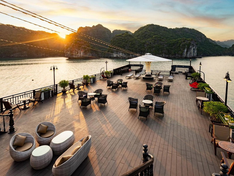 Rita Cruise, Ha Long, Vietnam