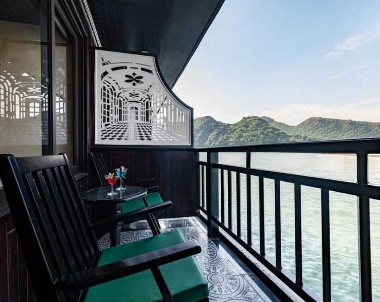 Rita Cruise, Ha Long, Vietnam