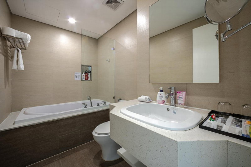A25 Premium Hotel - 18 Nguyễn Hy Quang, Hanoi, Vietnam