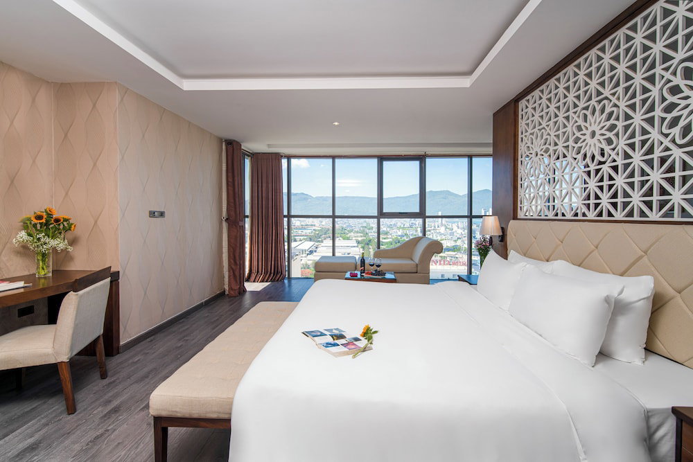 Luxtery Hotel, Việt Nam