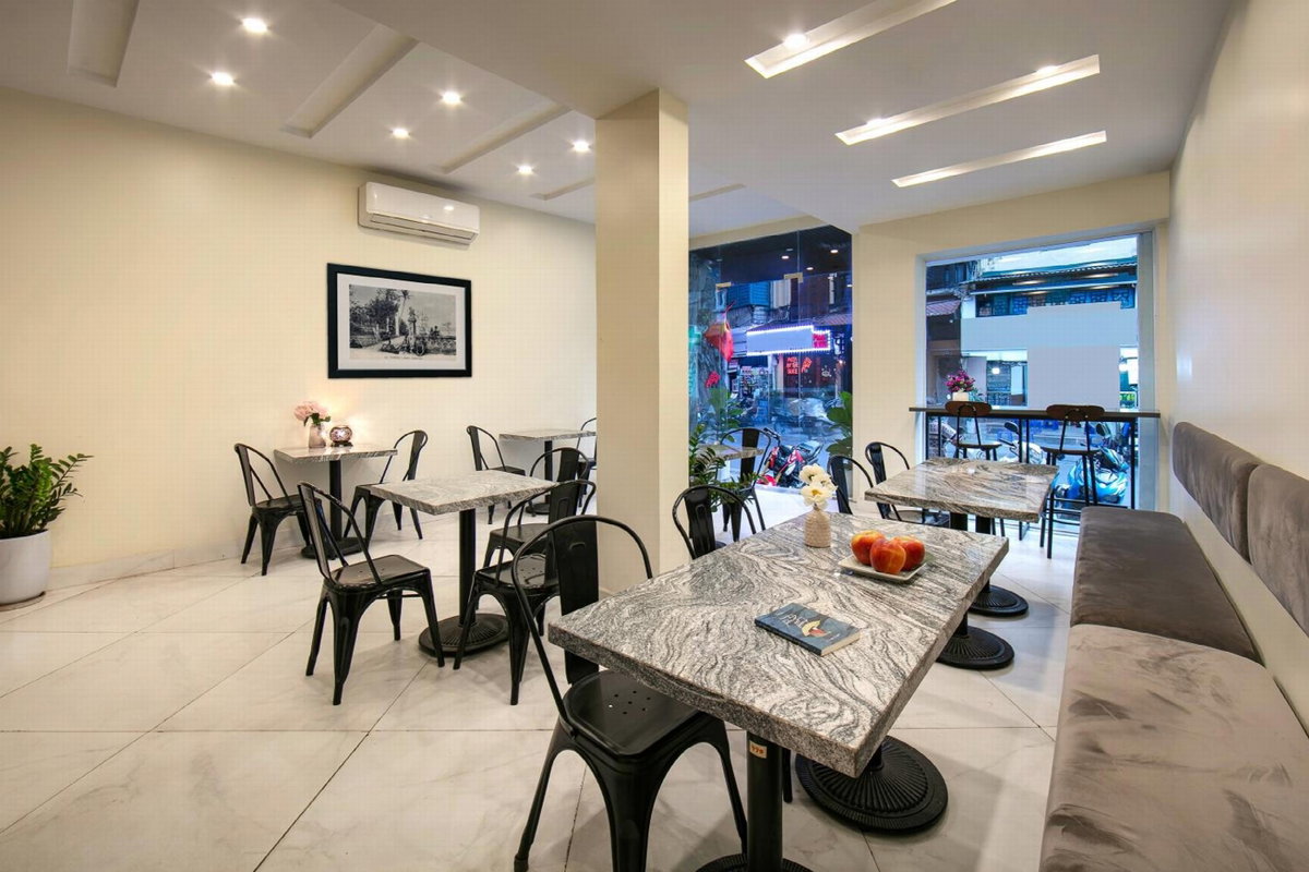 Hotel · Queen Cafe Hotel & Pub, Hanoi