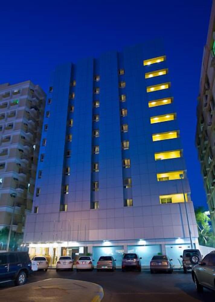 Hotel · Phoenix Plaza Hotel Apartments, Abu Dabi