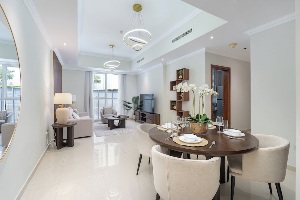 Heaven Crest Vacation Homes Downtown - Studio, 1, & 3 Bedroom Suites 2 minute walk to Dubai Mall and Burj Khalifa, United Arab Emirates