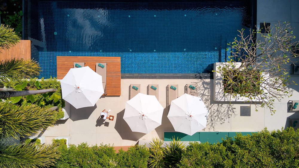 Отель · OUTRIGGER Surin Beach Resort, Kathu
