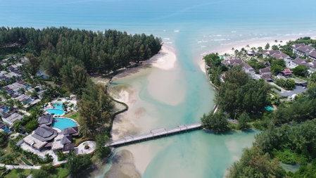 APSARA Beachfront Resort and Villa, Takua Pa, ประเทศไทย