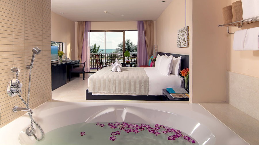 APSARA Beachfront Resort and Villa, Takua Pa, ประเทศไทย