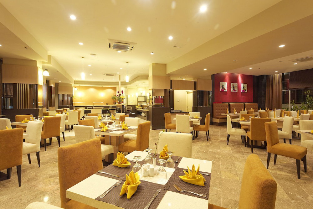 Nagoya Mansion Hotel & Residence, Индонезия