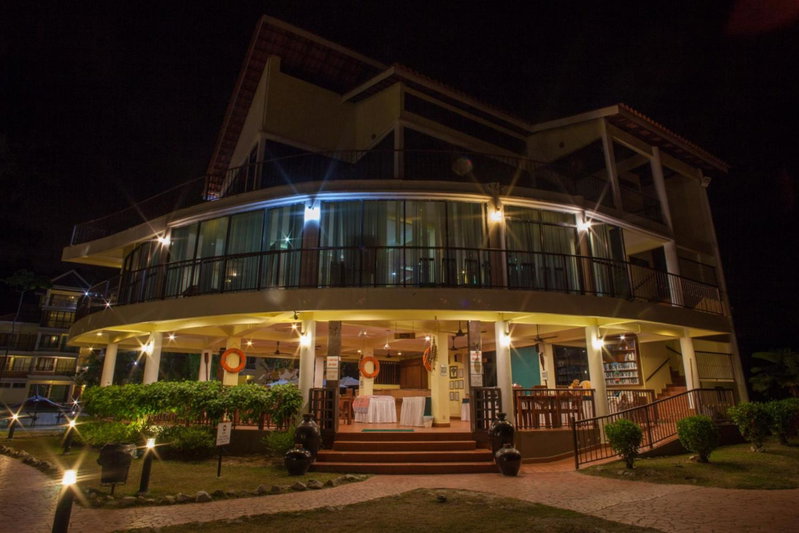 Anjungan Beach Resort, Lumut, Malaisie