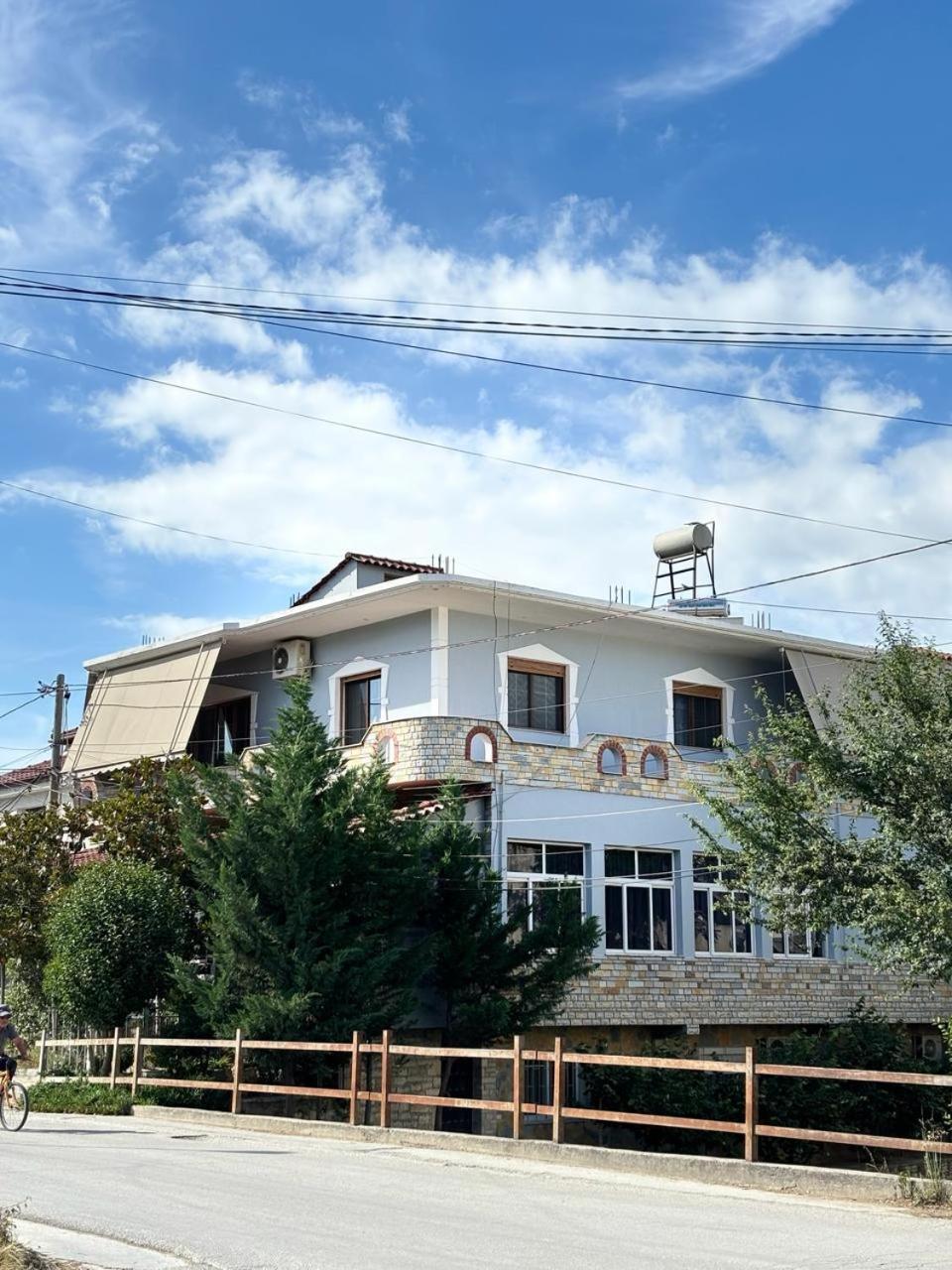 Guest House Adi Hoxha, Албания